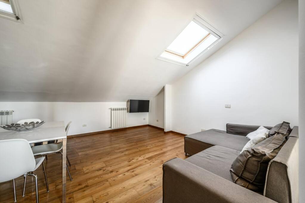 شقة Buenos Aires' Nest - 10 Minutes From Duomo With Terrace ميلان المظهر الخارجي الصورة