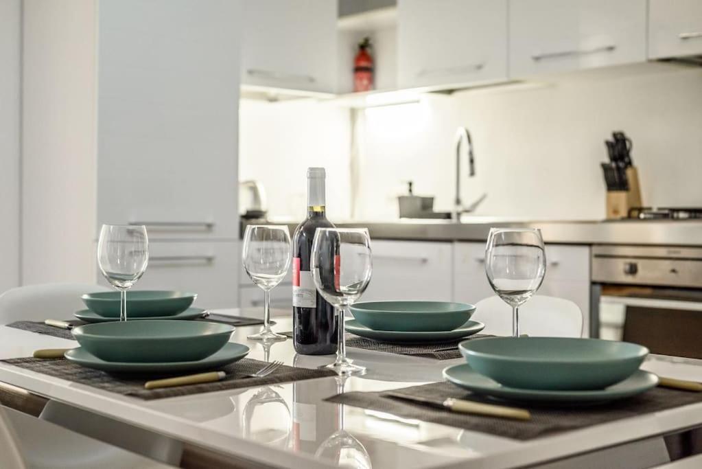 شقة Buenos Aires' Nest - 10 Minutes From Duomo With Terrace ميلان المظهر الخارجي الصورة